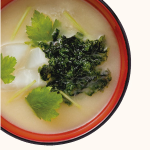 Sea Lettuce and Daikon Radish Miso Soup