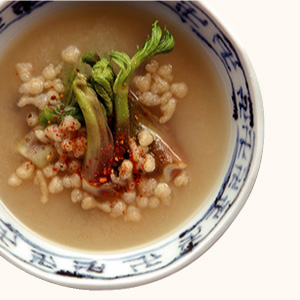 Aralia Sprout and Tempura Bits Miso Soup